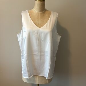 WHITE V NECK SHELL | XL